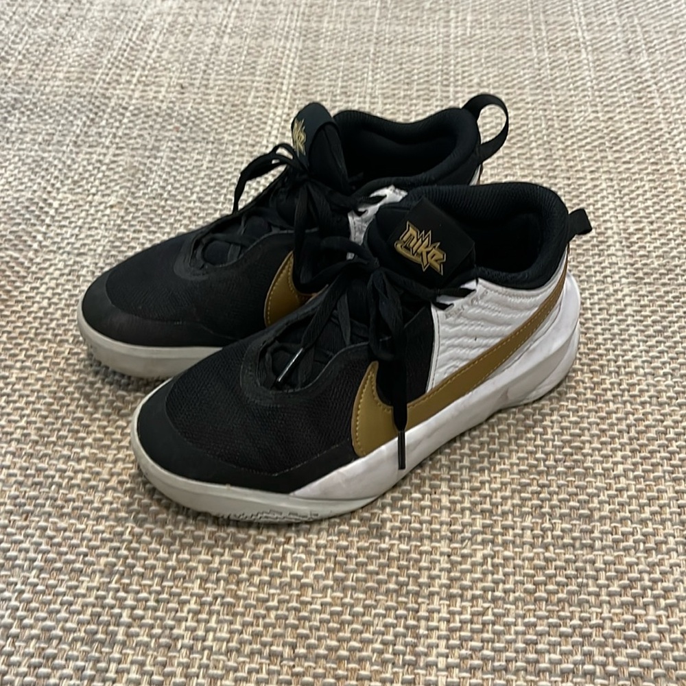 Nike HustledX Tennis shoes